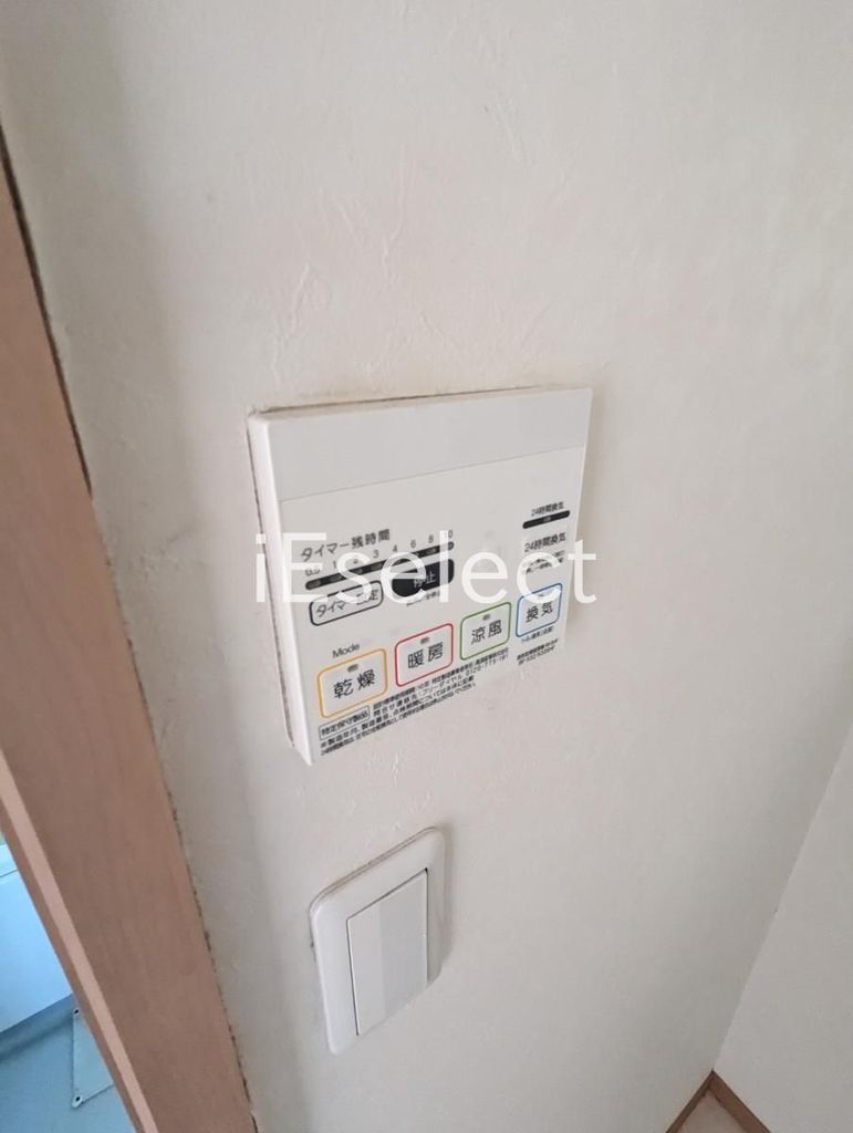 その他設備　雨の日も安心の浴室乾燥機付き