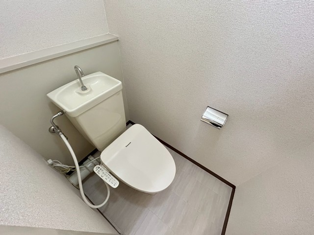 トイレ　別号室の写真です