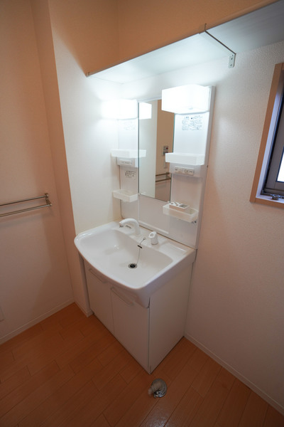 洗面設備　同じ建物の別なお部屋