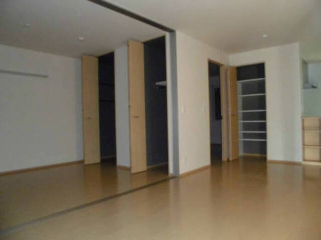 居室・リビング　サンガーデン１０２　ＬＤＫ・洋室