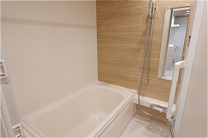 バス・シャワールーム　換気暖房乾燥機付き浴室