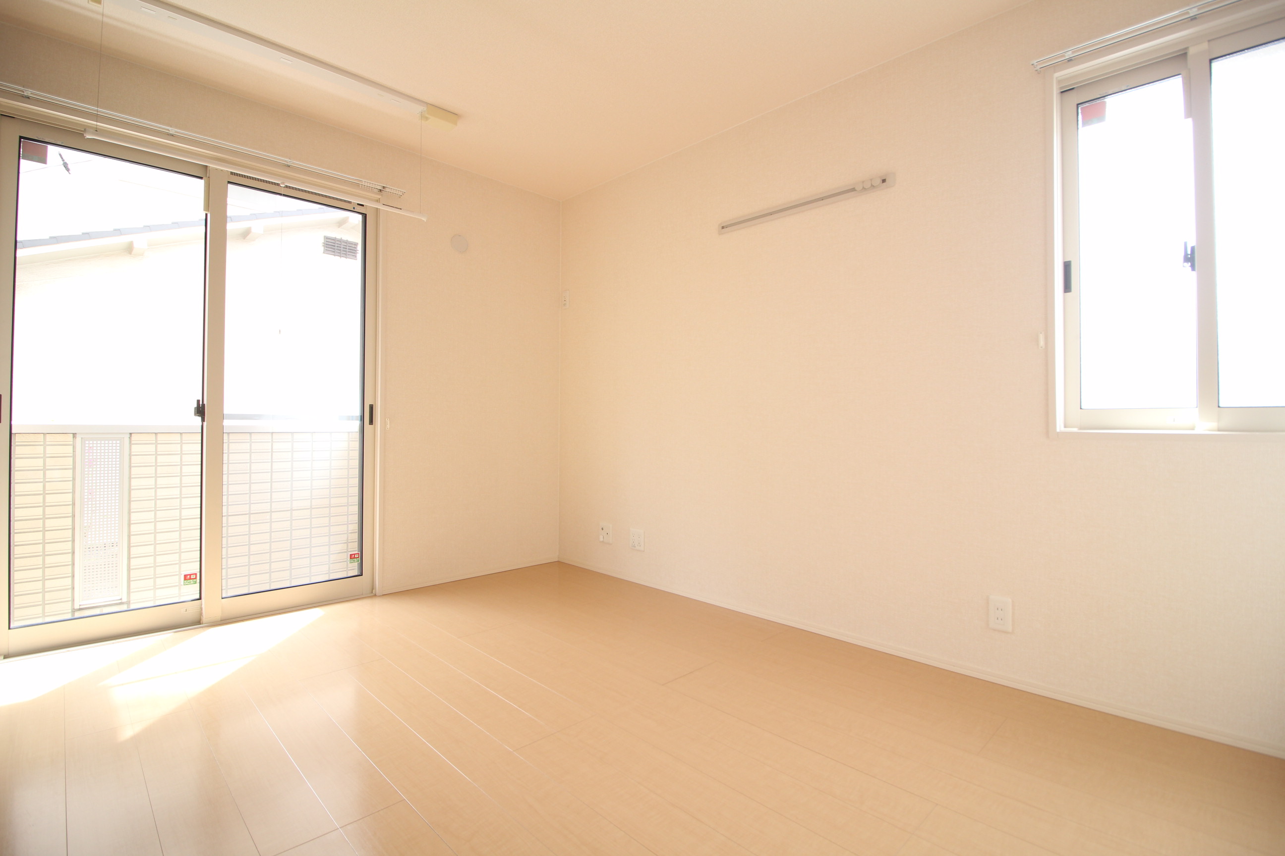 その他部屋・スペース　室内物干し完備の6帖居室♪