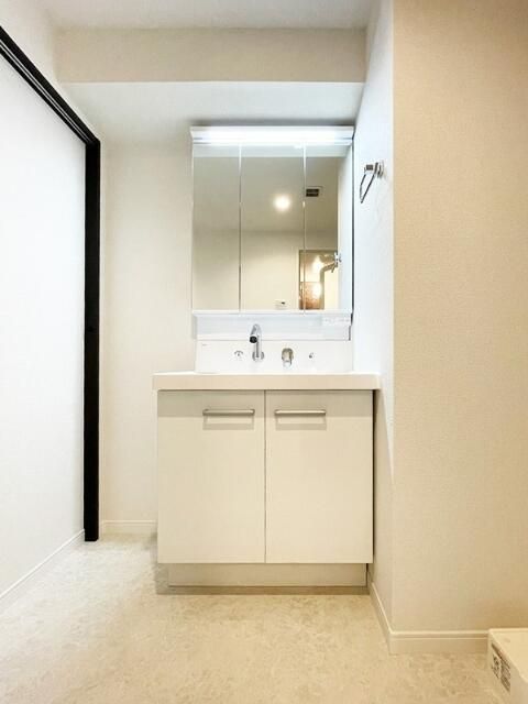 洗面設備　スペースが確保できる洗面所です