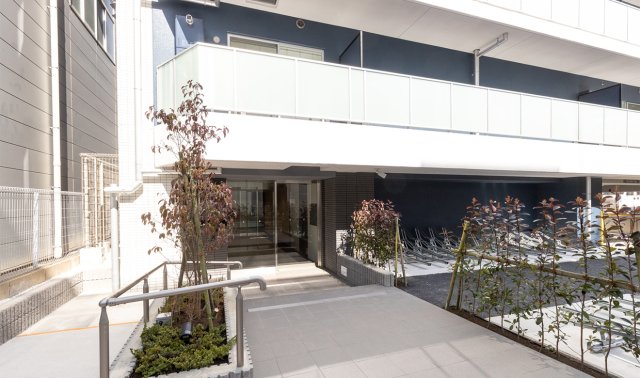 エントランス　管理の行き届いたエントランスです♪