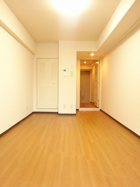 収納　こちらの居間で趣味の時間をお楽しみください