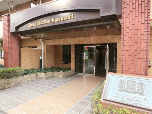 エントランス　落ち着いたエントランスです