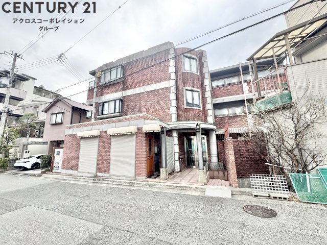 建物外観　オートロックで外部の人間が簡単に出入りできないため安心です。