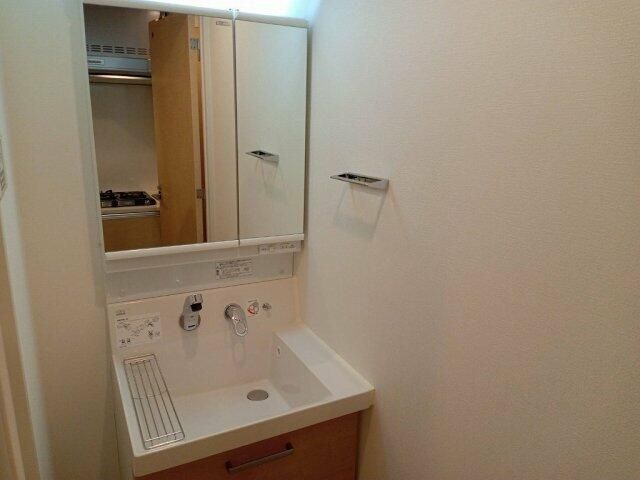 洗面設備　スペースが確保できる洗面所です