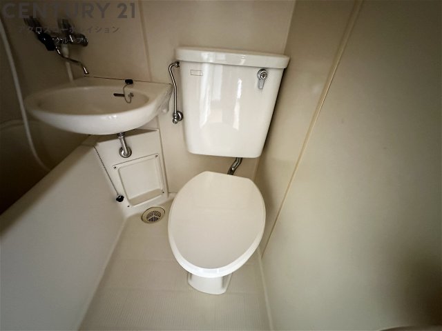 トイレ　シンプルで掃除のしやすいトイレです！
