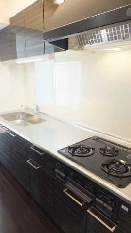 キッチン　お料理のしやすい３口ガスシステムキッチン