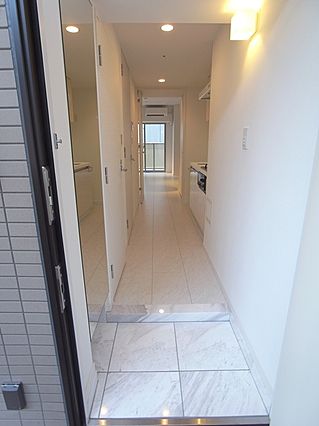 玄関　※反転タイプの写真を使用しています。
