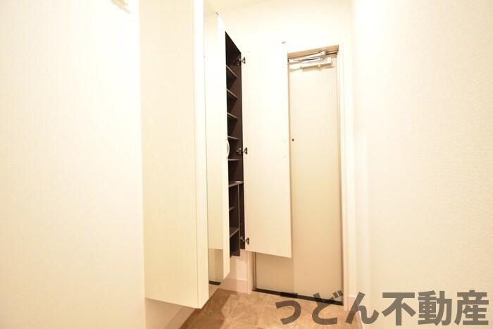 玄関　うどん県のお部屋探しはうどん不動産へ うどんちゃんとLINE