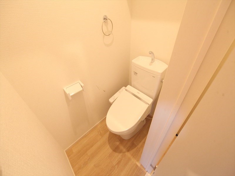 トイレ　温水洗浄暖房便座付トイレ