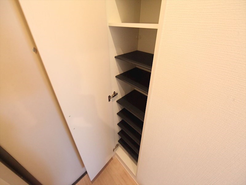 玄関　玄関　シューズボックス付（収納充実してます）