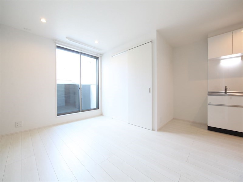 居室・リビング　ＬＤＫ10帖　2面採光　エアコン完備　バルコニー