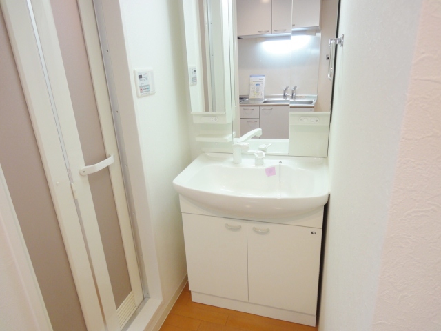 洗面設備　同物件別号室の写真です。