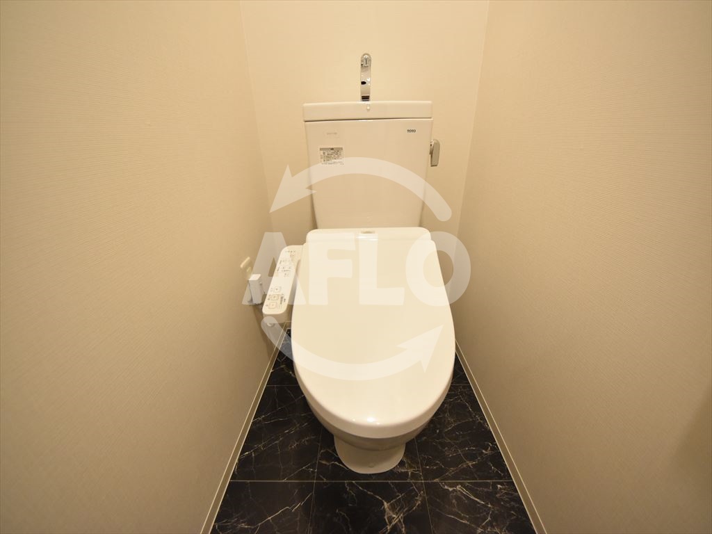 トイレ　レジュールアッシュ桜宮リバーコート　温水洗浄便座