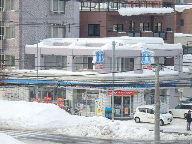 コンビニ　ローソン（コンビニ）まで179m