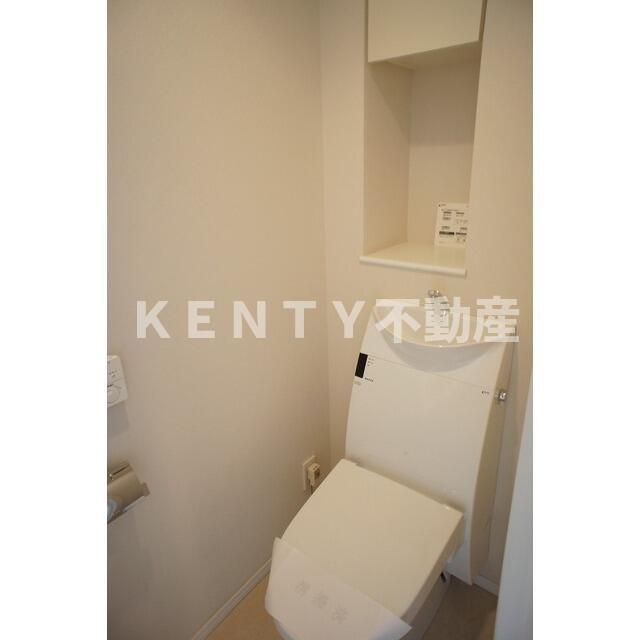 トイレ　落ち着いた色調のトイレです