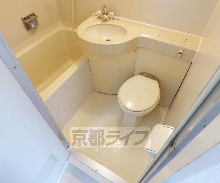 バス・シャワールーム　広々とした浴室です。