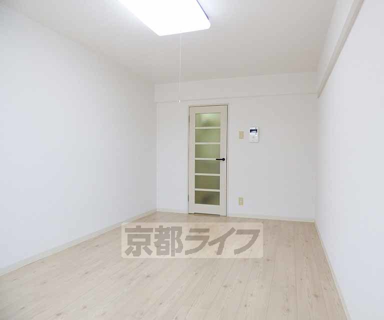 居室・リビング　広々とした室内です。