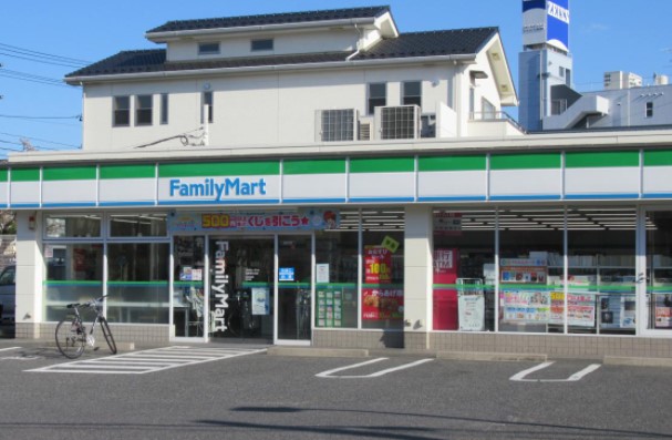 コンビニ　ファミリーマート 名東照が丘店（コンビニ）まで211m