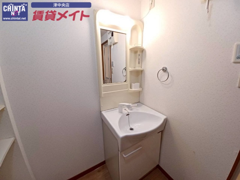 洗面設備　別部屋参考写真です