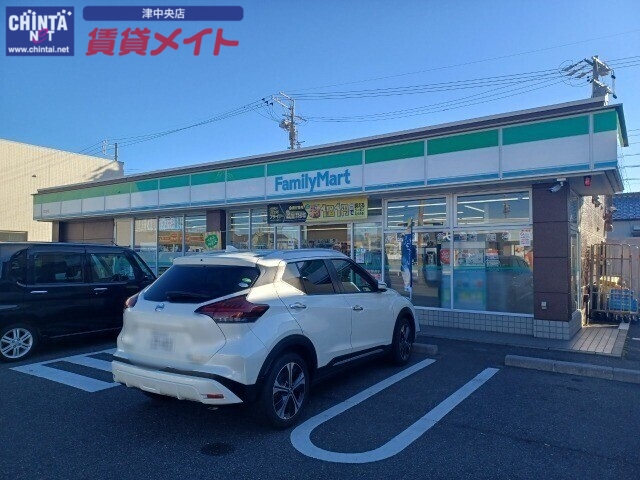 コンビニ　ファミリーマート津乙部店（コンビニ）まで1017m