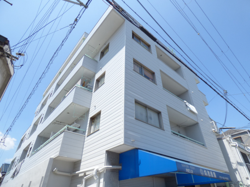 丸吉マンションの外観写真