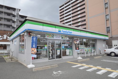 コンビニ　ファミリーマート鶴見緑地東店（コンビニ）まで477m