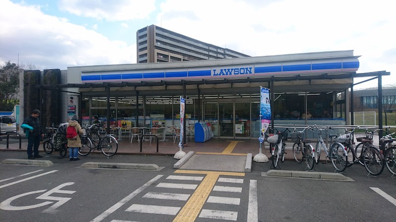 コンビニ　ローソン鶴見緑地駅前店（コンビニ）まで611m