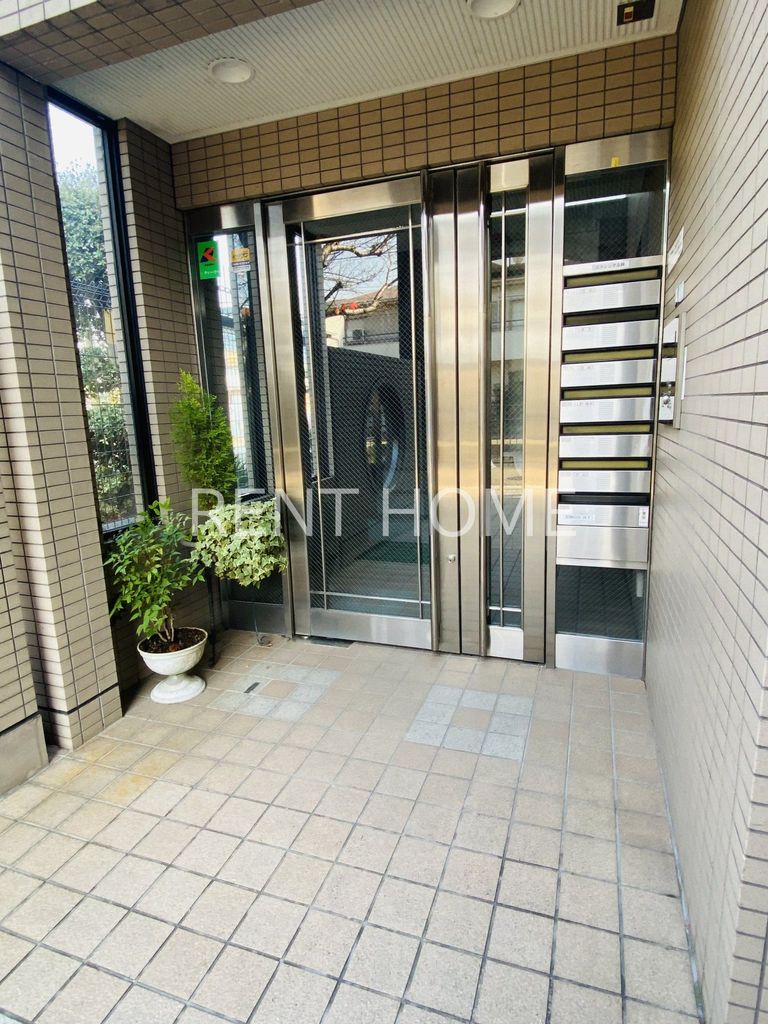 エントランス　オートロック完備