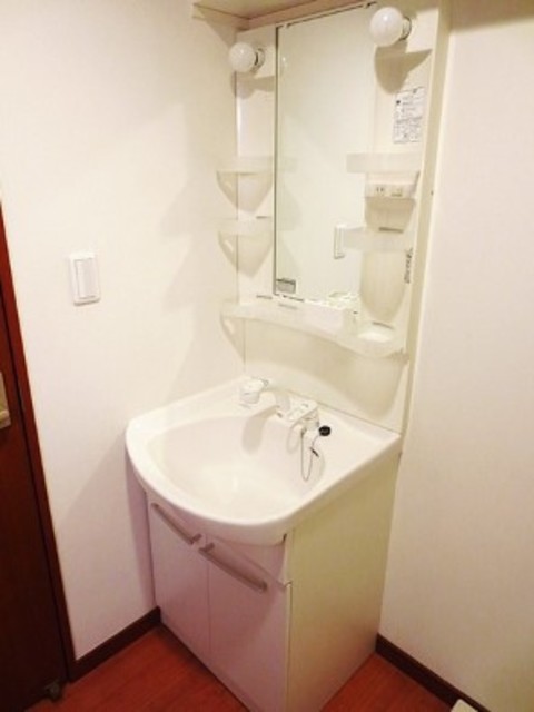 洗面設備　別部屋参考写真。現況優先となります。