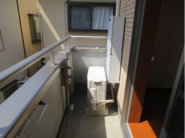 バルコニー　別部屋参考写真。現況優先となります。