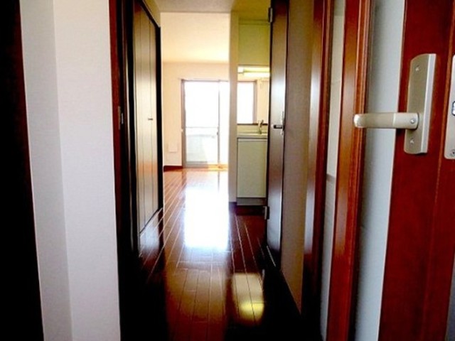 居室・リビング　別部屋参考写真。現況優先となります。
