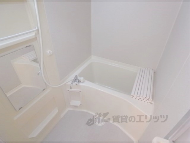 バス・シャワールーム　清潔感ただようお風呂です