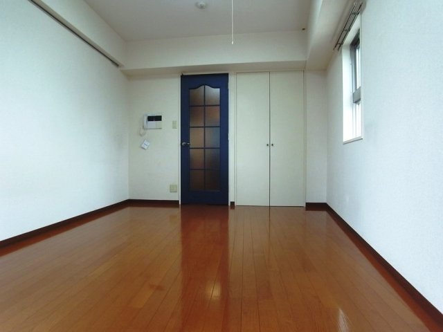 その他部屋・スペース　落ち着いた色調の寝室です