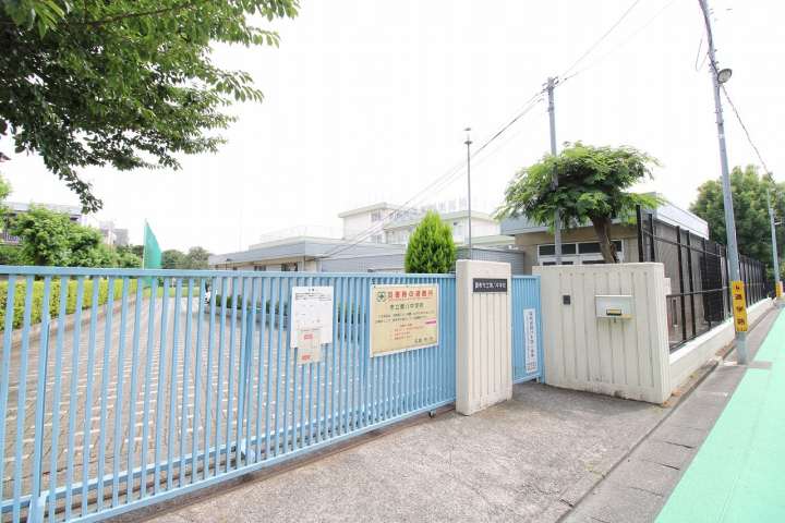 中学校　調布市立第八中学校（中学校）まで205m