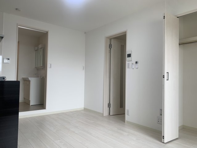 居室・リビング　写真は同物件、別部屋のものです。