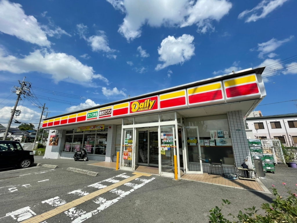コンビニ　デイリーヤマザキ 枚方長尾北町店（コンビニ）まで412m