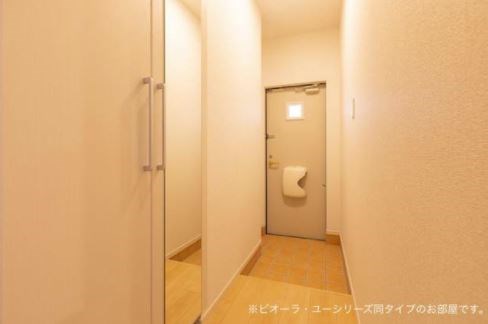 玄関　※同型物件参考写真