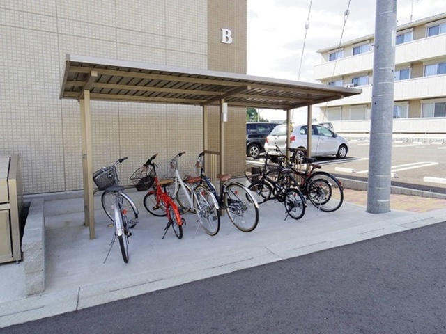 その他共有部分　屋根付き駐輪場！