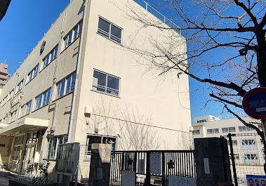 小学校　荒川区立赤土小学校（小学校）まで180m