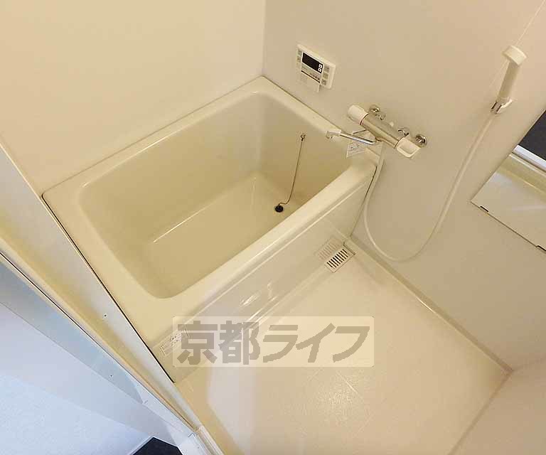 バス・シャワールーム　バスルームです
