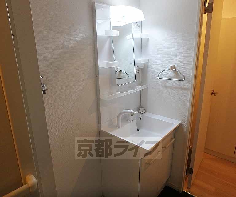 洗面設備　独立洗面台です