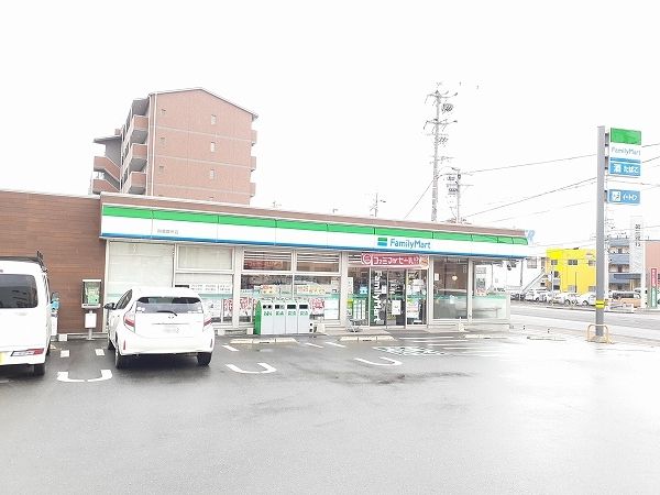 コンビニ　ファミリーマート鈴鹿算所店（コンビニ）まで1000m
