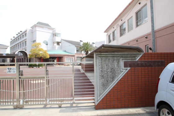 小学校　広島市立高須小学校（小学校）まで933m