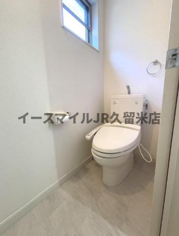 トイレ　落ち着いた色調のトイレです