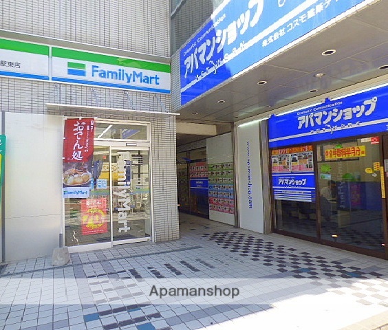 コンビニ　ファミリーマート（コンビニ）まで296m