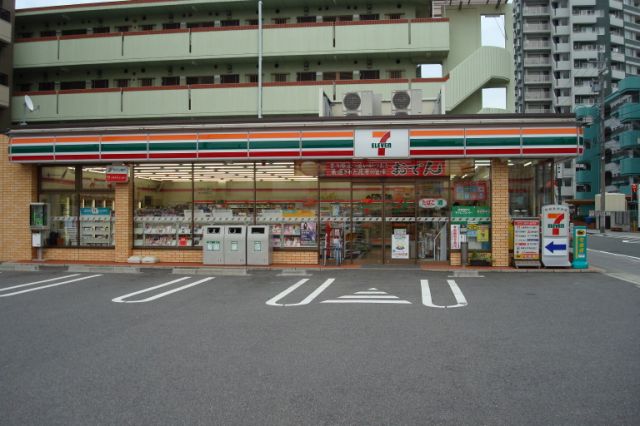 コンビニ　セブンイレブン（コンビニ）まで440m